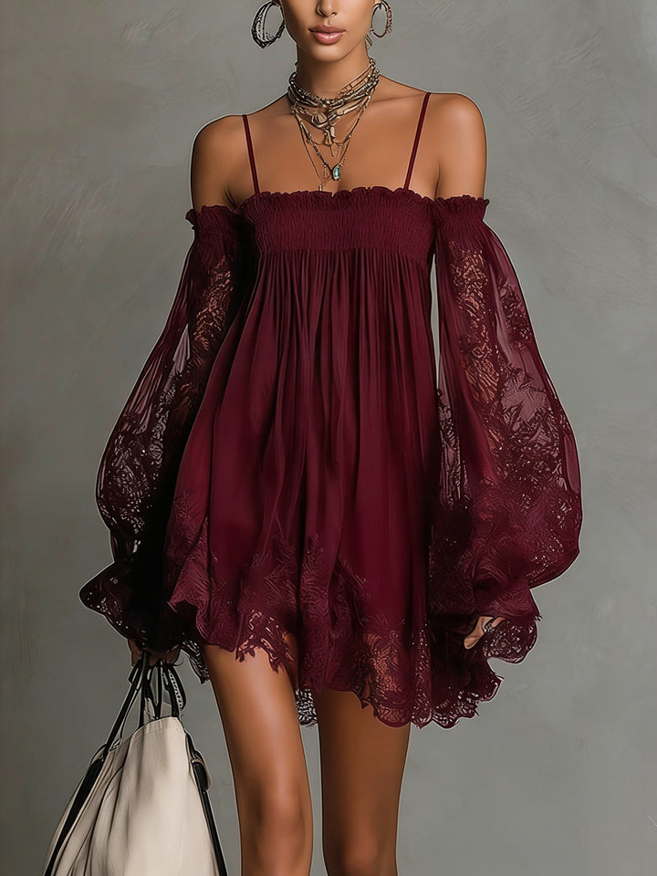 Noemi • Vestito mini in chiffon blu navy con scollo a spalle scoperte, bordo in pizzo e maniche trasparenti