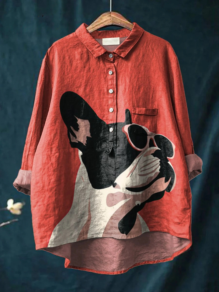 Evie | Pattern Decorativo di Bulldog Francese con Occhiali da Sole su Sfondo Rosso Camicia Casual