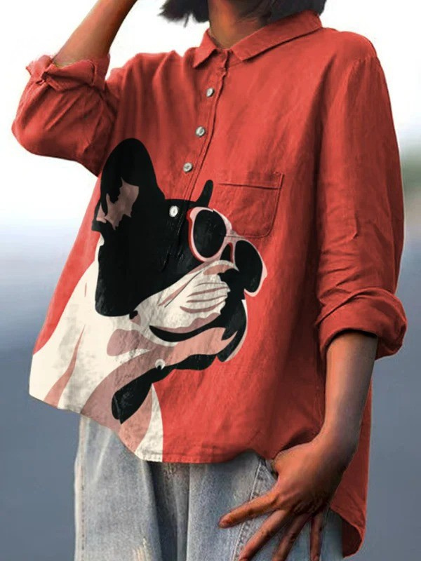 Evie | Pattern Decorativo di Bulldog Francese con Occhiali da Sole su Sfondo Rosso Camicia Casual