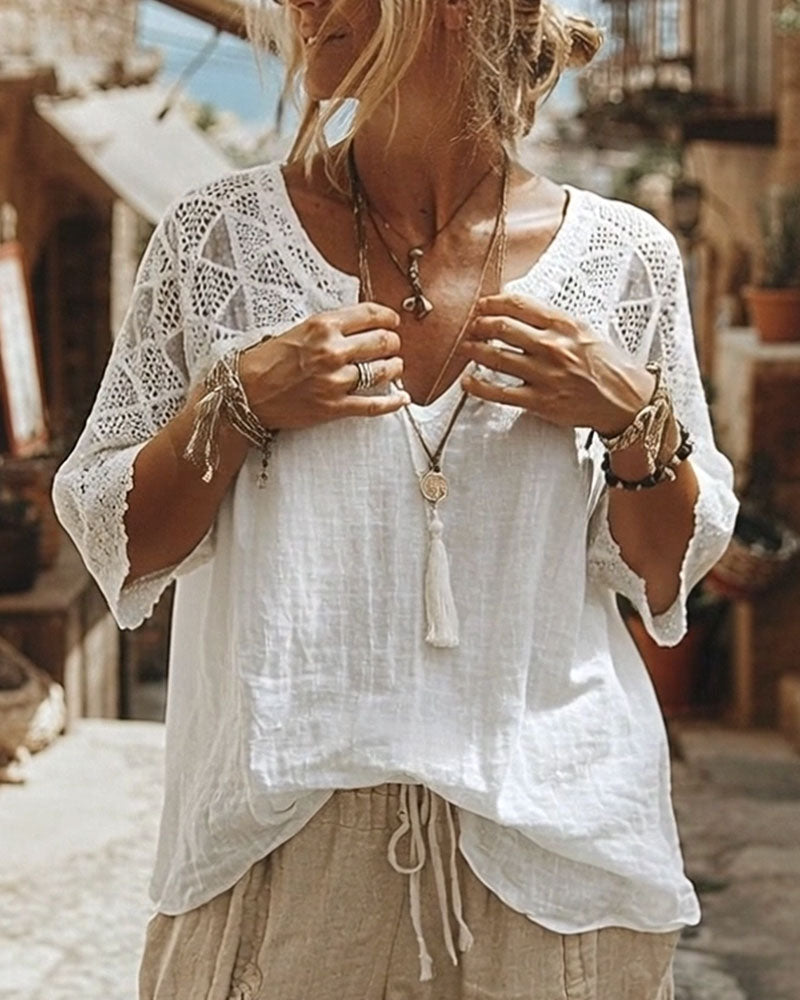 Anna | Blusa con scollo a V e dettagli in pizzo