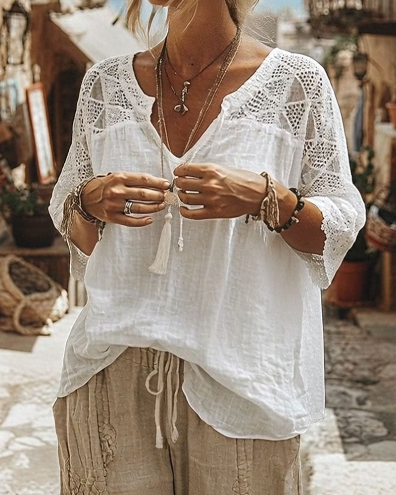 Anna | Blusa con scollo a V e dettagli in pizzo