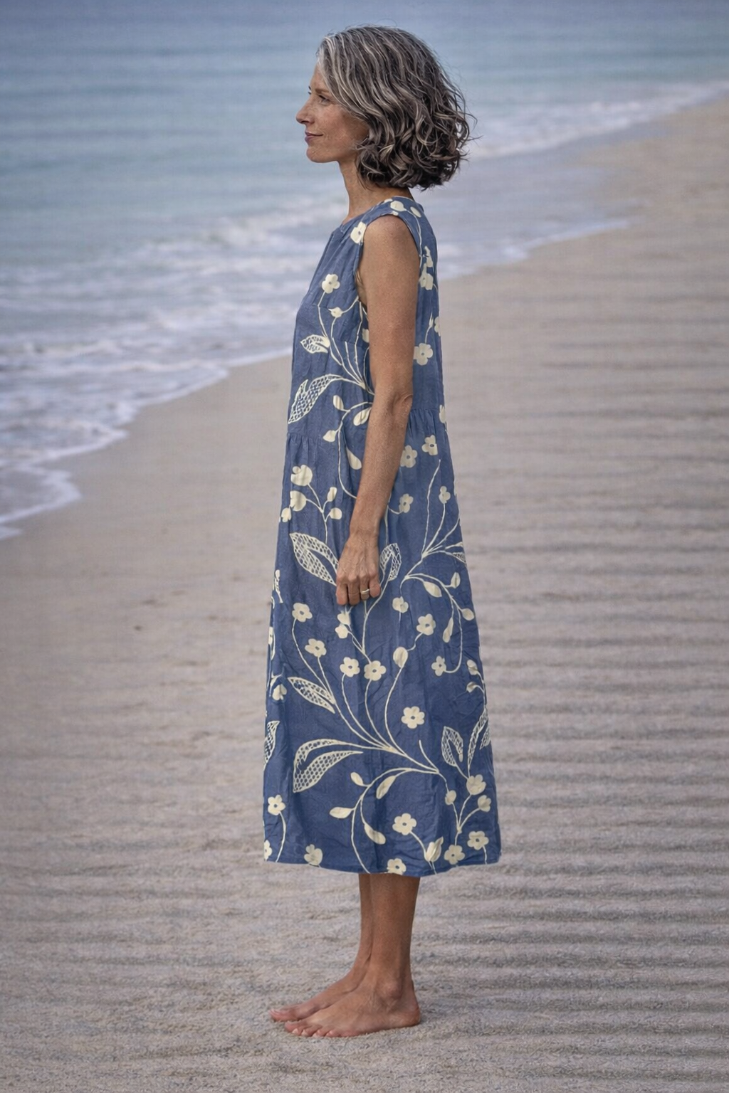 Estela | Vestito midi senza maniche con fiori vintage