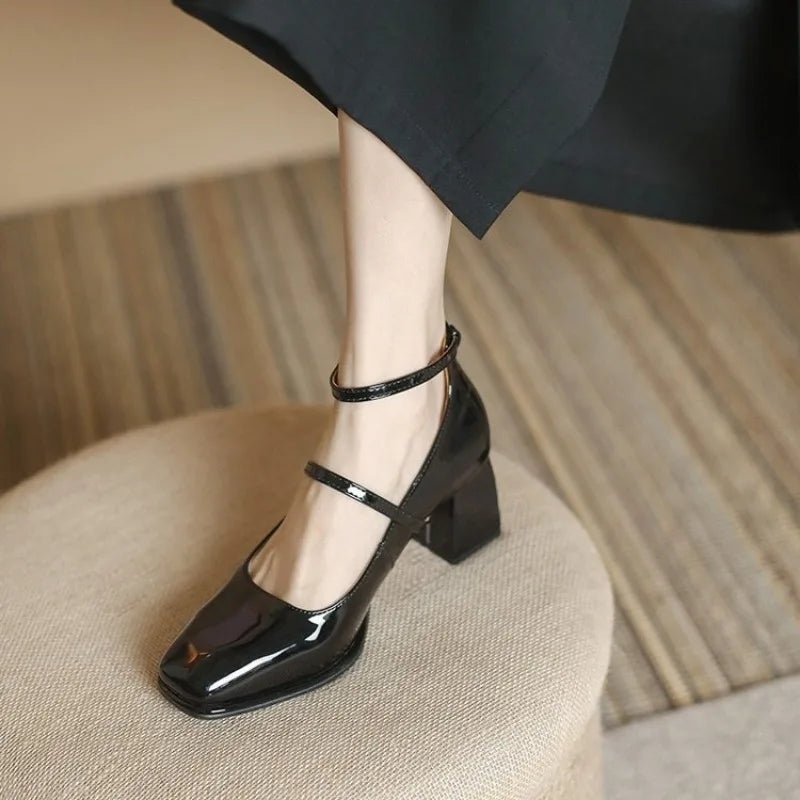 Eleganti Pumps con Cinturino alla Caviglia