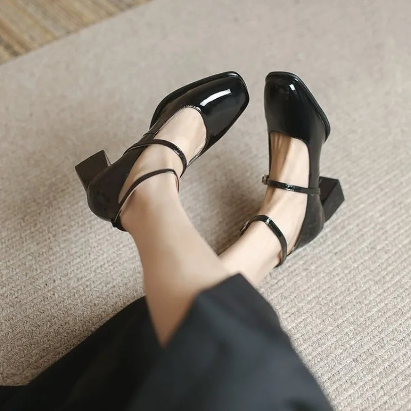 Eleganti Pumps con Cinturino alla Caviglia