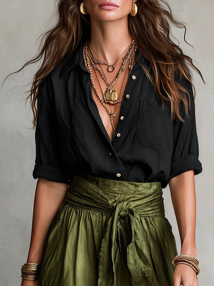Luisa – Completo di due pezzi: maglietta nera e gonna midi verde oliva