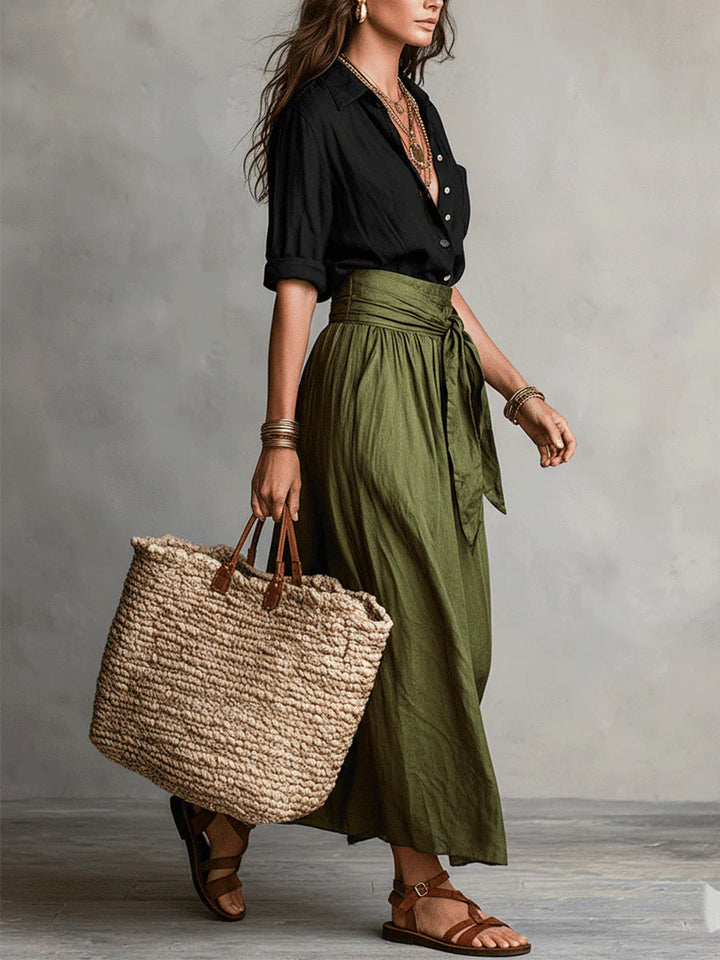 Luisa – Completo di due pezzi: maglietta nera e gonna midi verde oliva