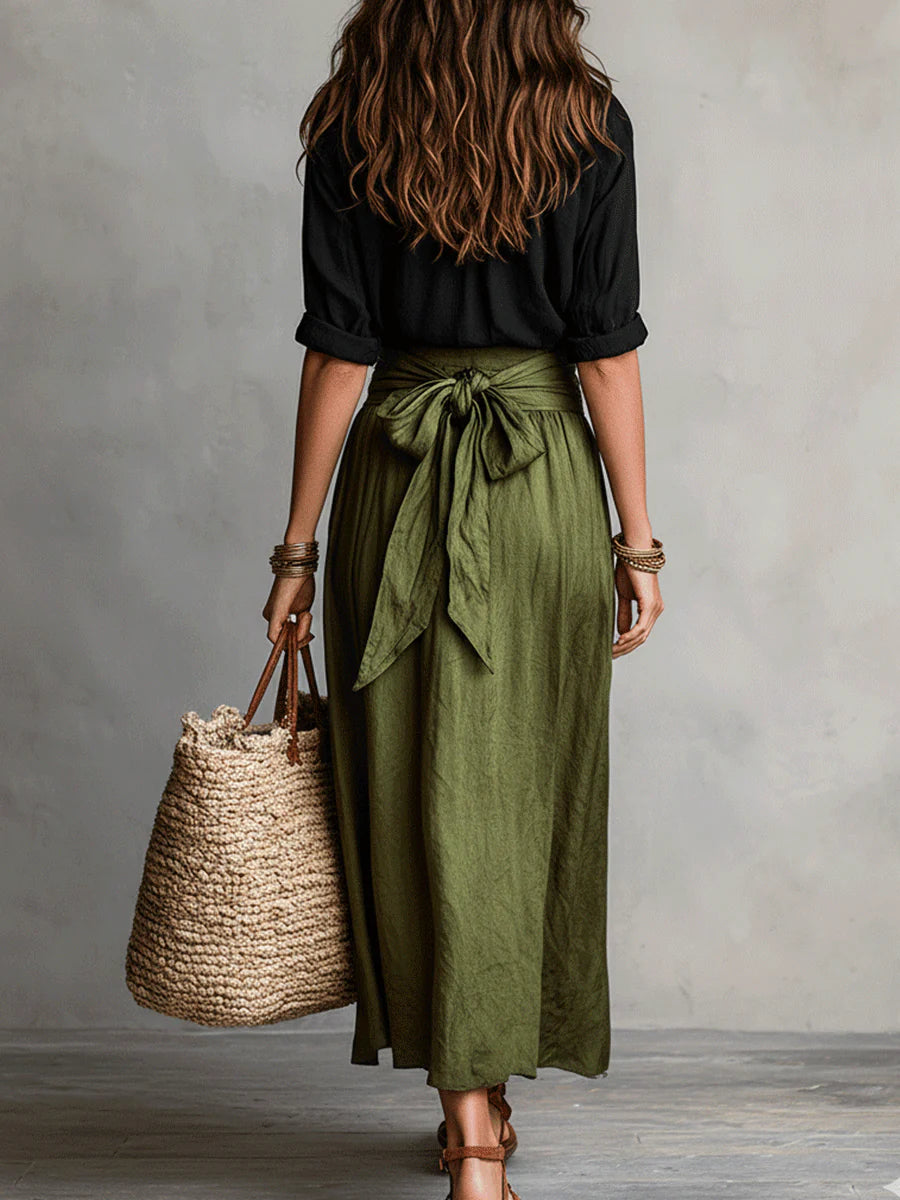 Luisa – Completo di due pezzi: maglietta nera e gonna midi verde oliva